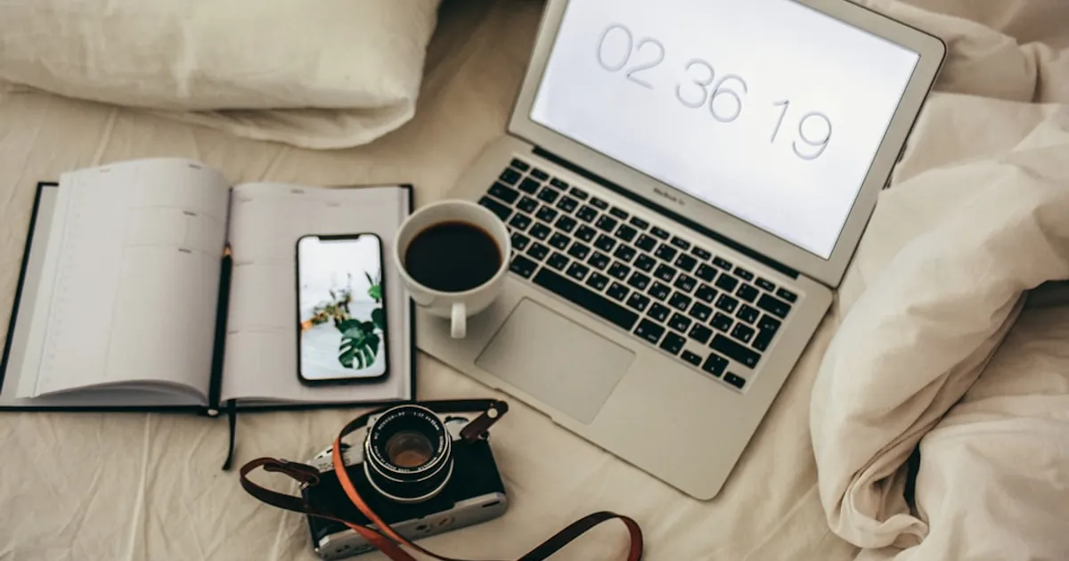 silver MacBook silver MacBook