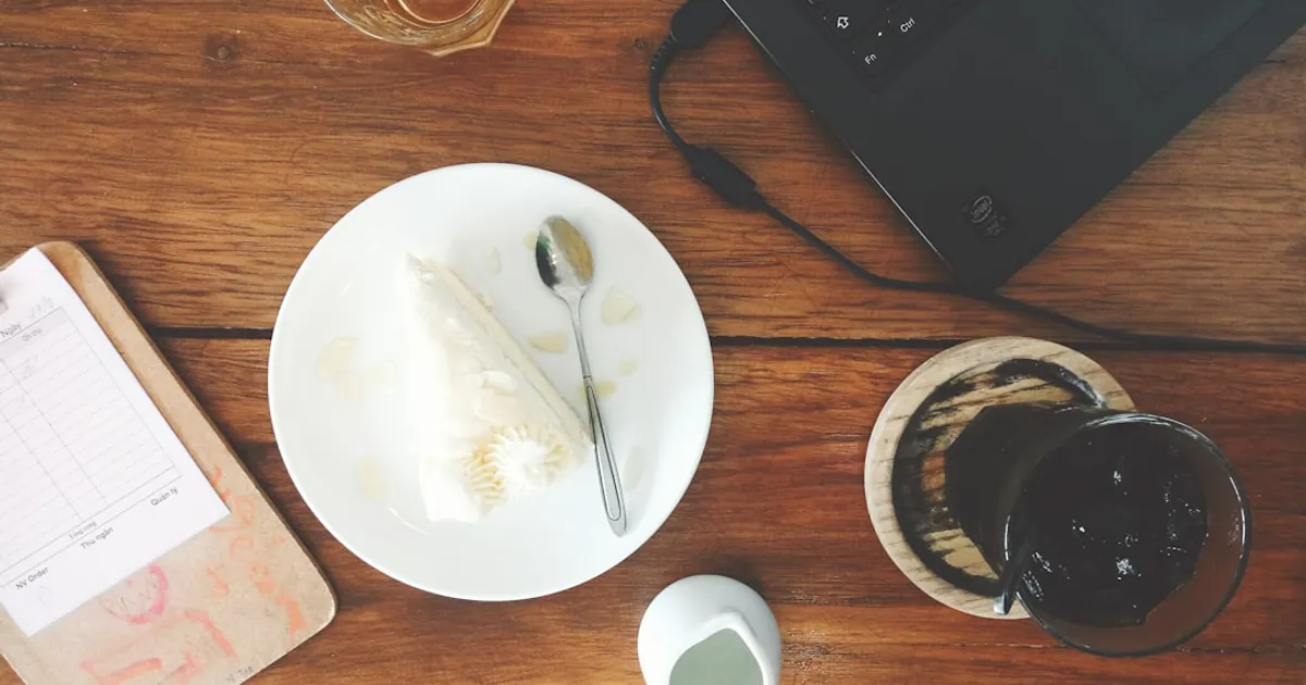 round white ceramic plate round white ceramic plate